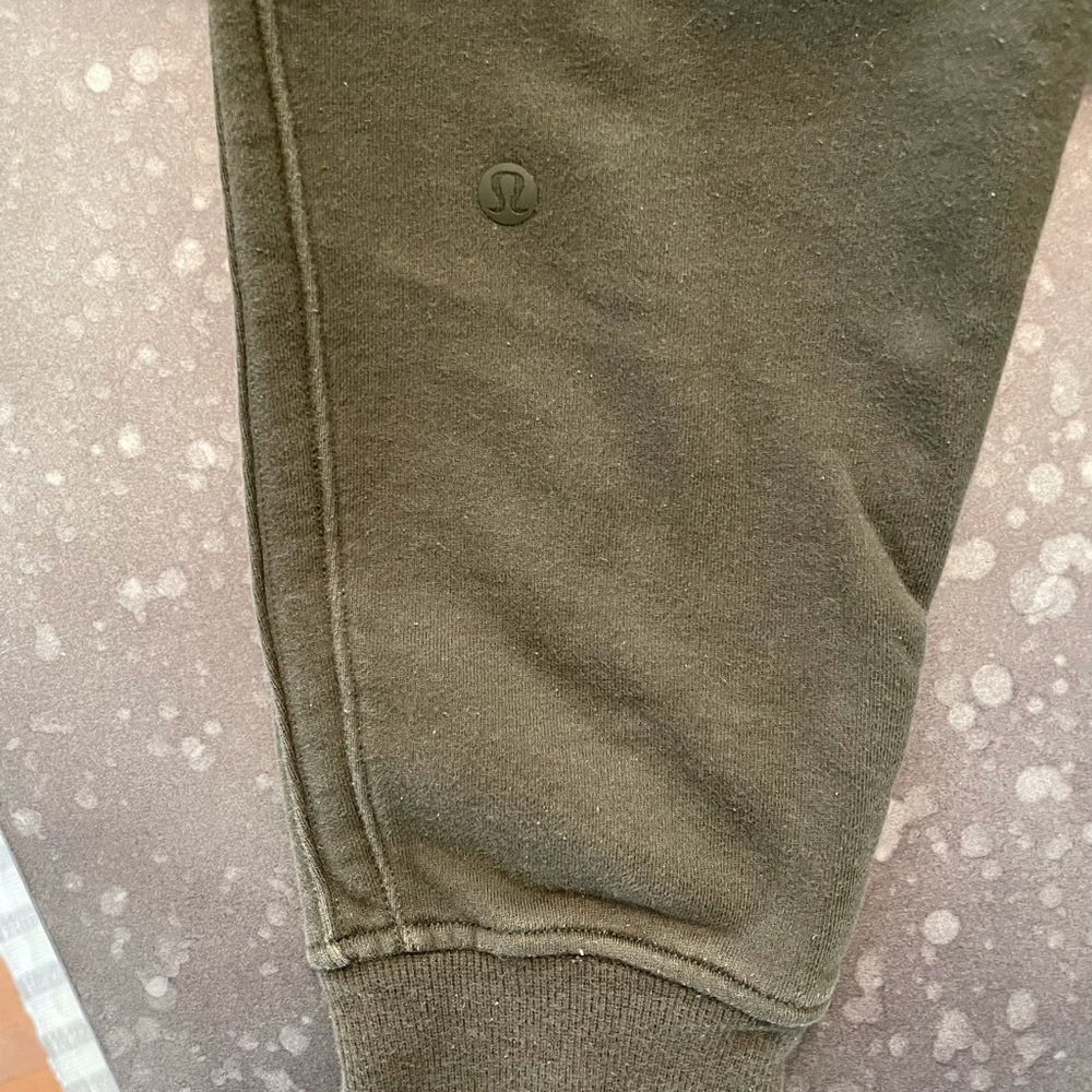 Hunter green lululemon joggers - Picture 5 of 8
